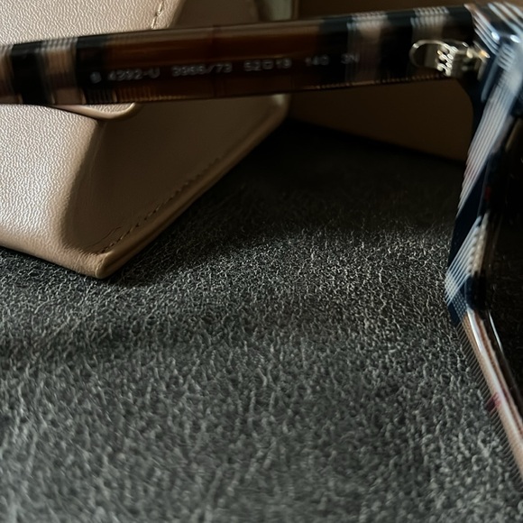 Brand new authentic Burberry sunglasses - Picture 7 of 7